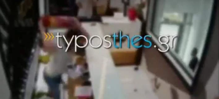 Βίντεο – ντοκουμέντο: Αγριο ξύλο μεταξύ αλλοδαπών μέσα σε ξενοδοχείο στη Θεσσαλονίκη – Τα έκαναν «γυαλιά καρφιά»
